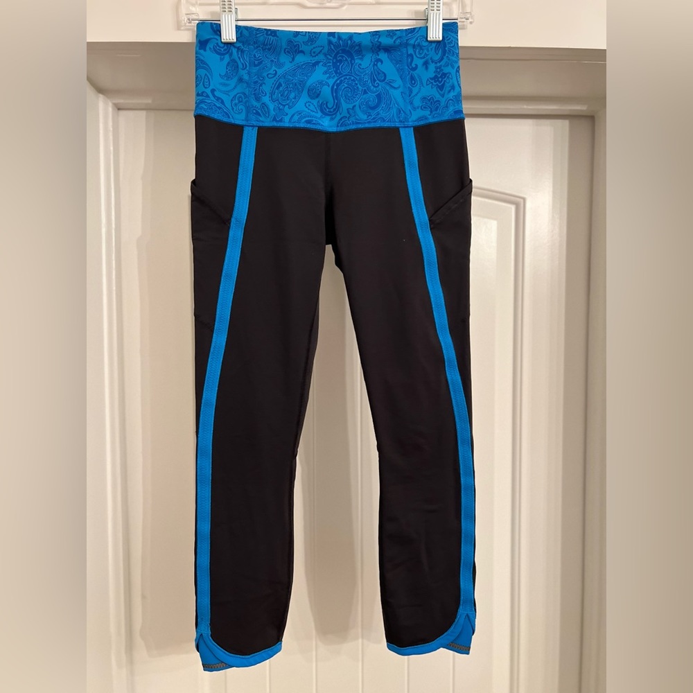 Pre-owned  LULULEMON Can’t Stop Crop pants black&blue paisley looks like size 4